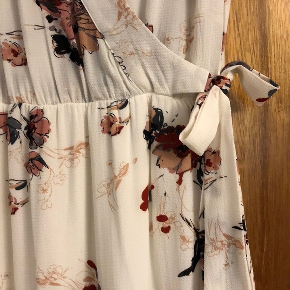 Floral Faux Wrap Dress Size Small - Picture 3 of 8
